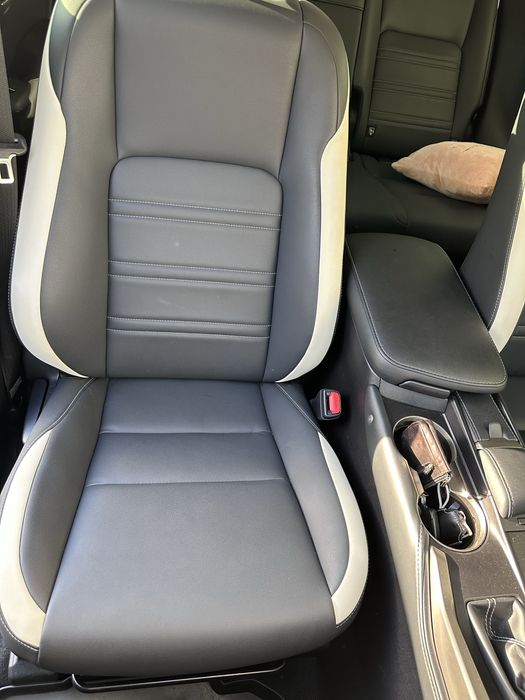 Легковой автомобиль Lexus NX 2021 року