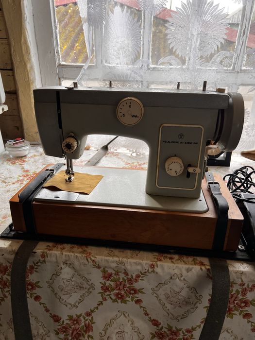 Продам Швейну машинку Чайка