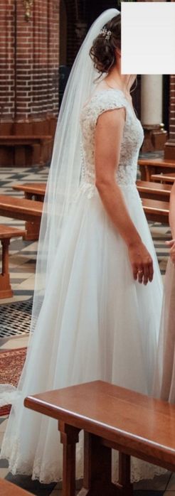 Suknia ślubna z brokatem ecru (krótki welon, szal/bolerko) roz 36/38