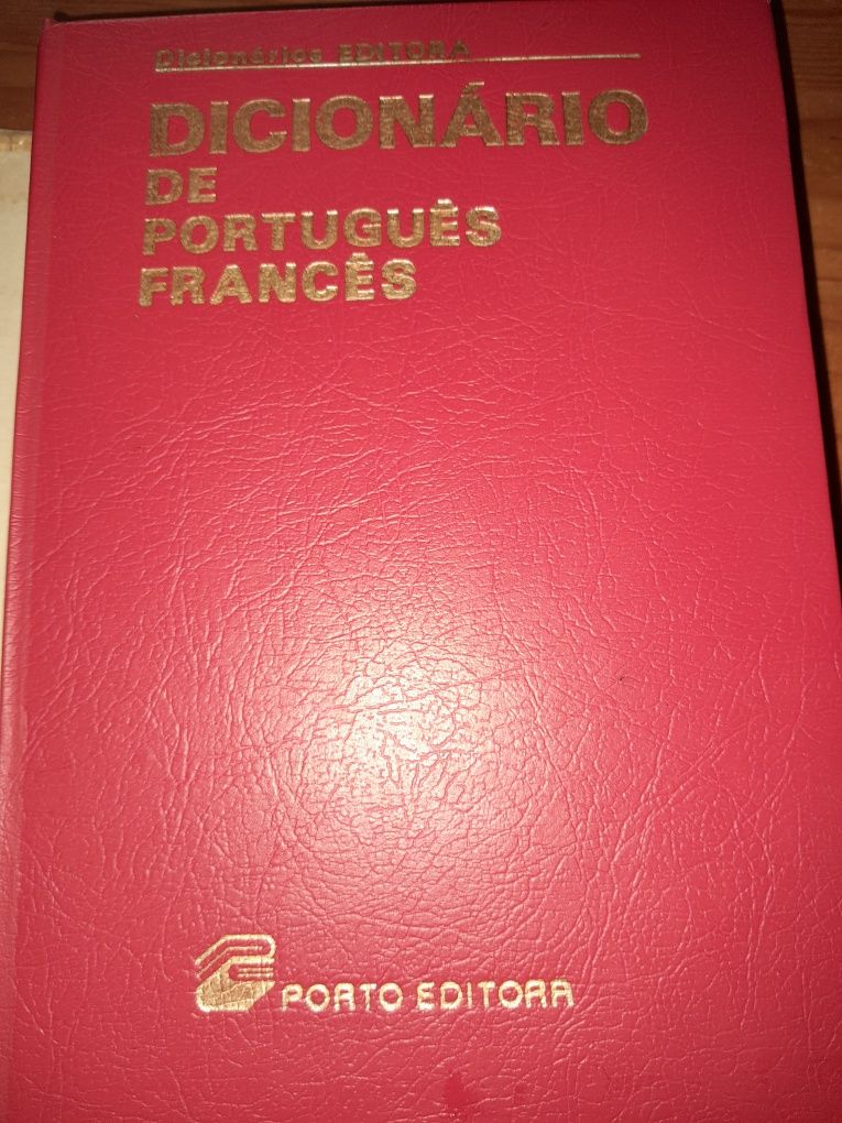 2 Dicionários português-francês e francês-português