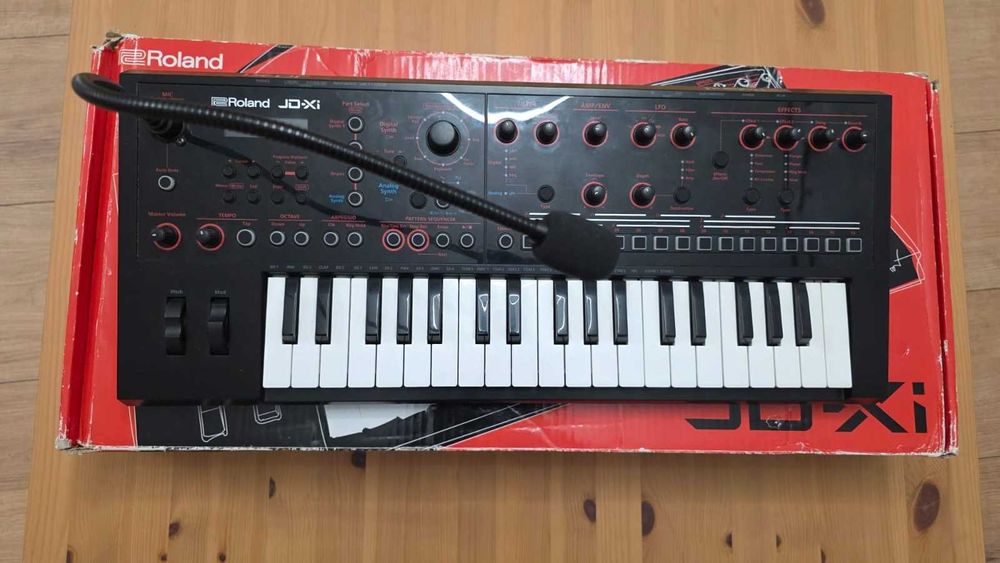 Roland JD-Xi Analog/Digital Crossover Synthesizer