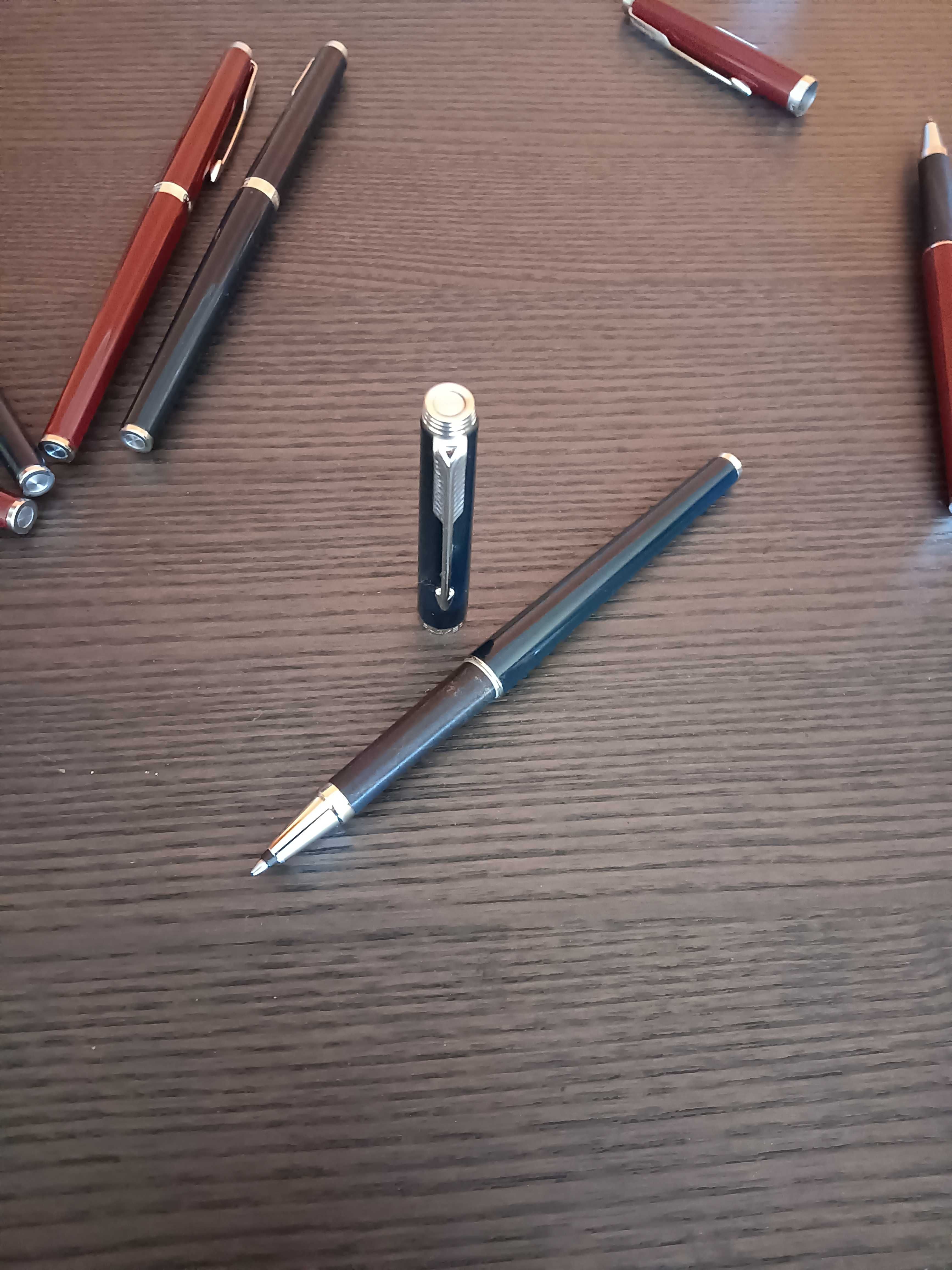 Canetas Rollerball 180 vermelhas e azuis