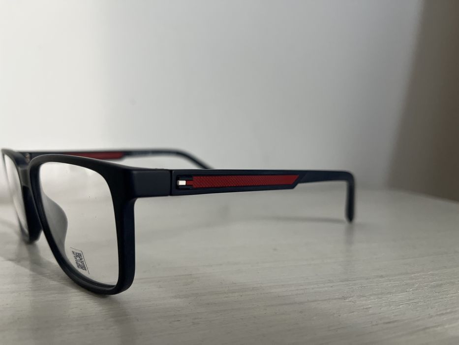 Oprawki marki Tommy Hilfiger