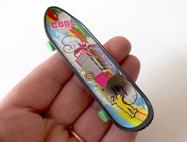 mini skate / fingerboard / Cool Fashion Toys