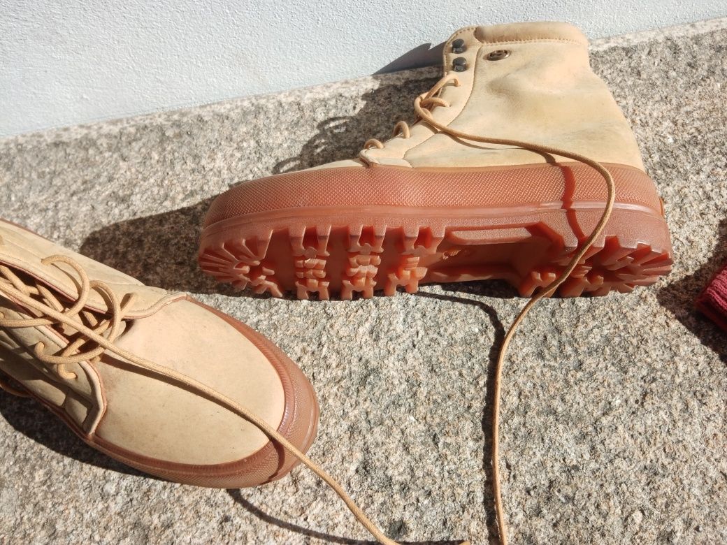 Botas em pele genuína