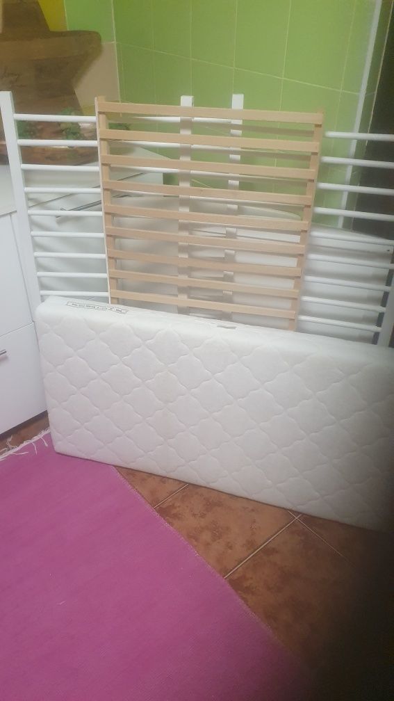 Cama de bebé como nova