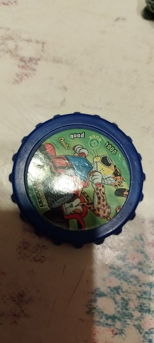 Plastikowy kapsel cheetos