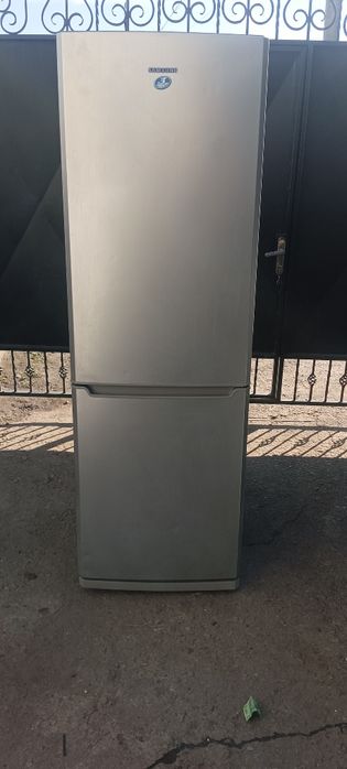 Холодильник Samsung