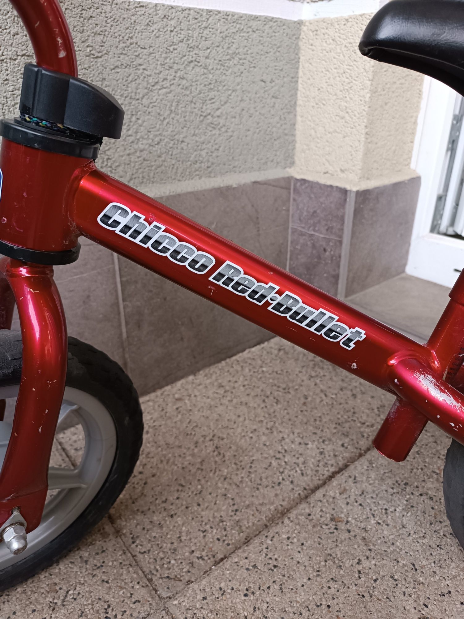 Dziecięcy rowerek biegowy Chicco Red Bullet