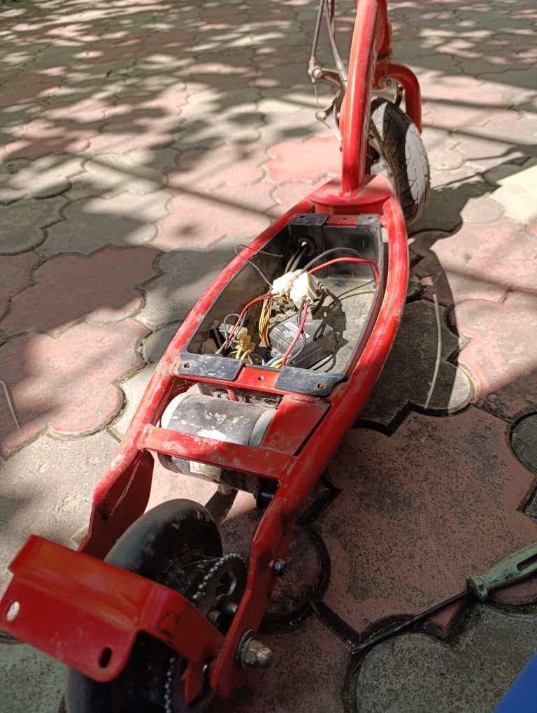 Электро самокат razor e100