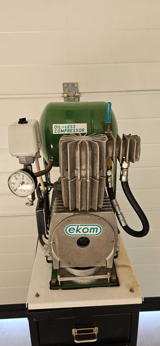 Kompresor stomatologiczny używany EKOM.