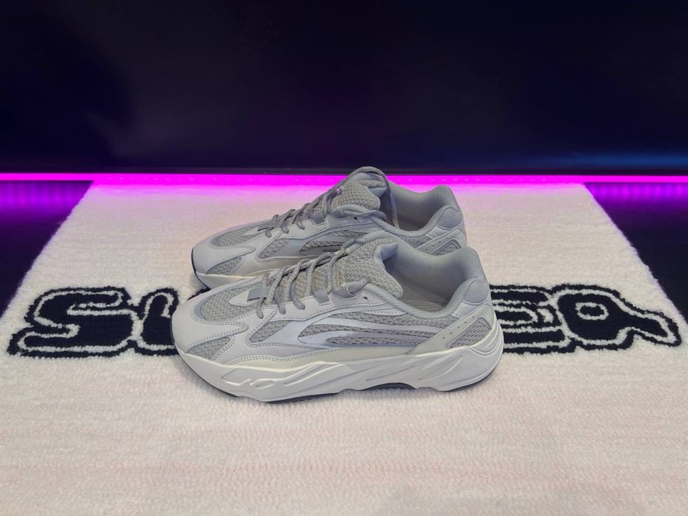 Yezzy Boost 700 V2 Static