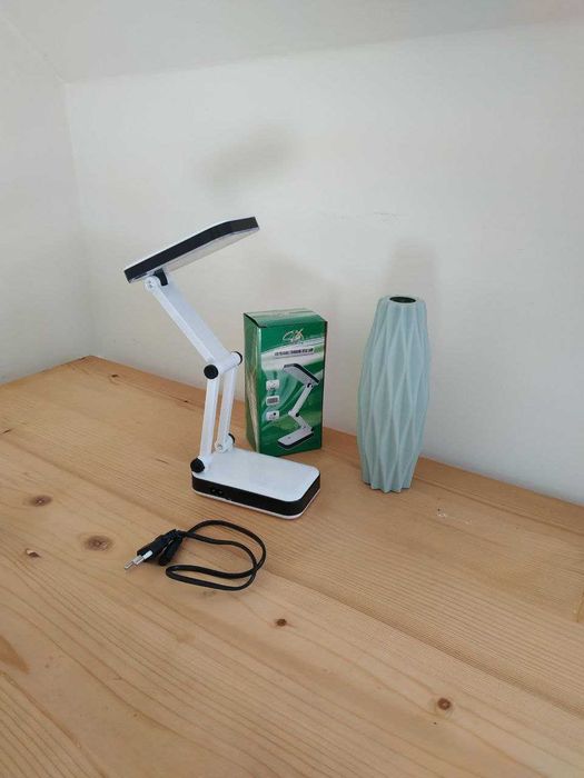 аккумуляторная настольная лампа