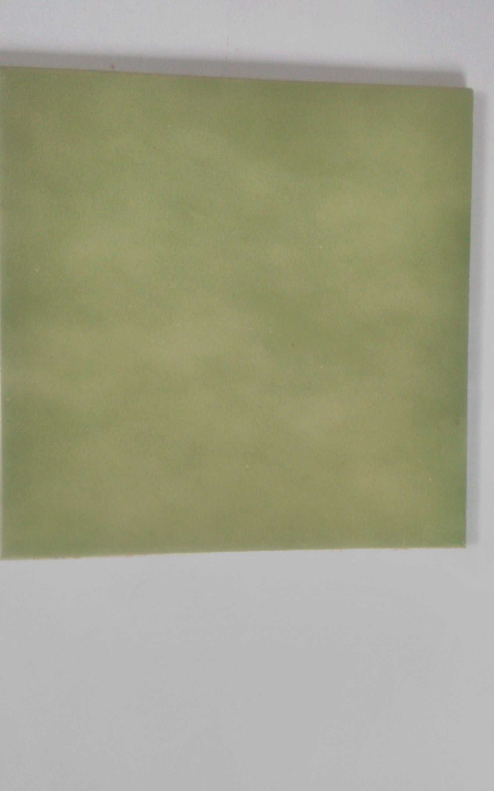 Glazura zielone płytki ścienne 15 x15 640 sztuk plus płytki z wzorem.