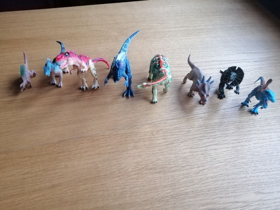 Figurki dinozaurów 8x
