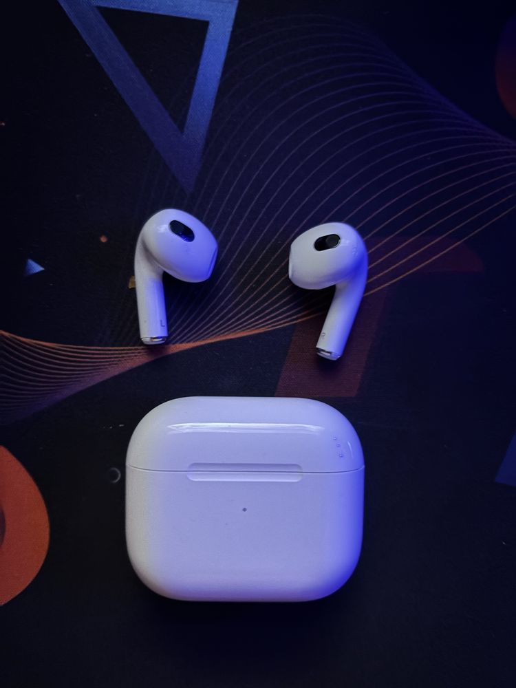 Apple AirPods 3.