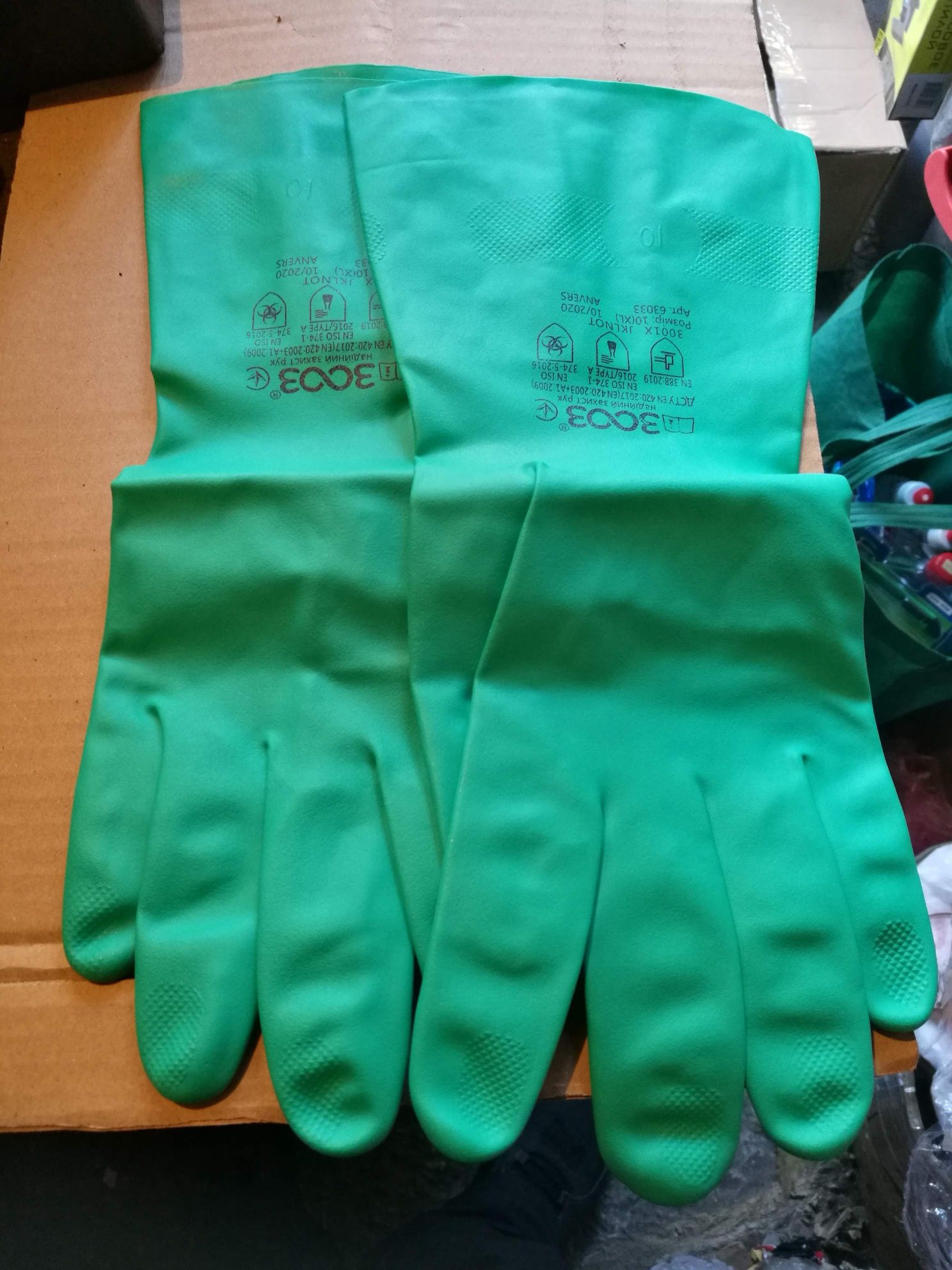 Перчатки зелёные нитриловые маслобензостойкие.