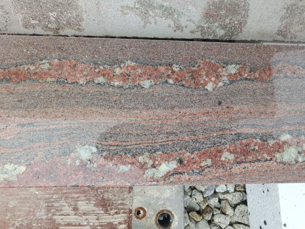 Parapety zewnętrzne granitowe