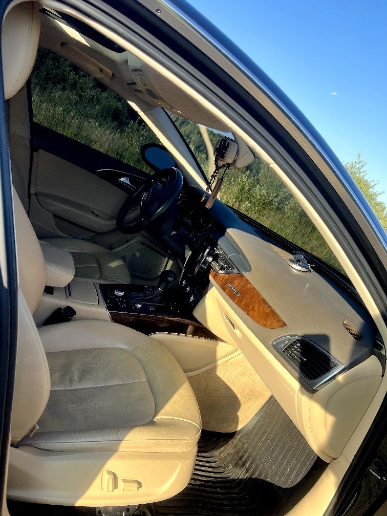 Продаю AUDI A6 .