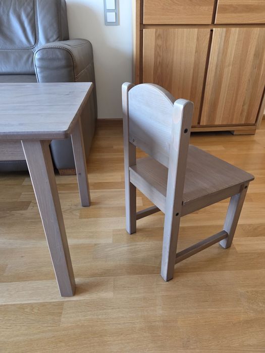 Zestaw stolik i 2 krzesla Sundvik IKEA