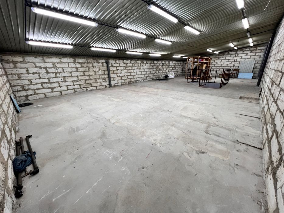 Офіс склад та виробниче приміщення з власним двором