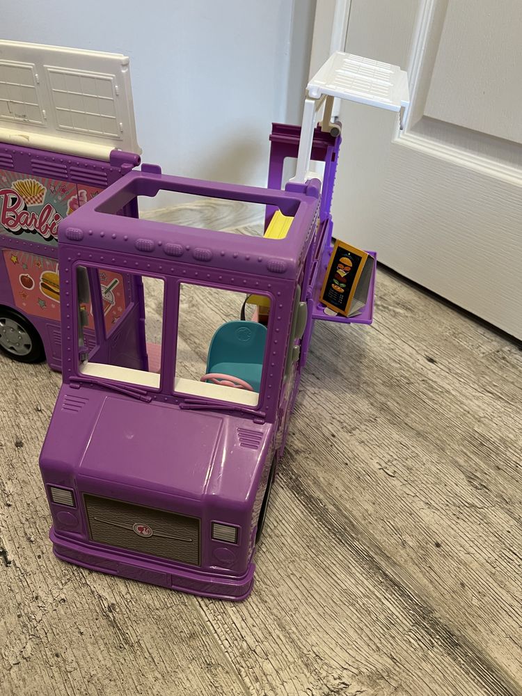 Barbie food truck