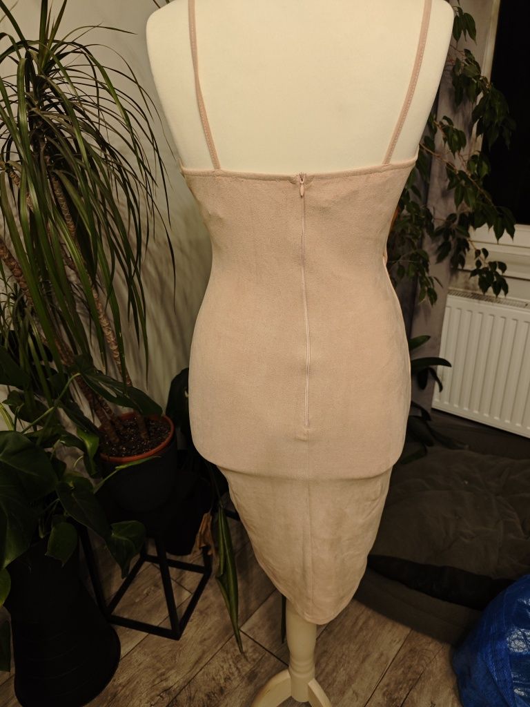 Sukienka welurowa elegancka retro dopasowana elegancka weselna