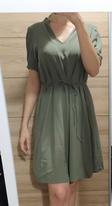 Oliwkowa sukienka z wiskozy