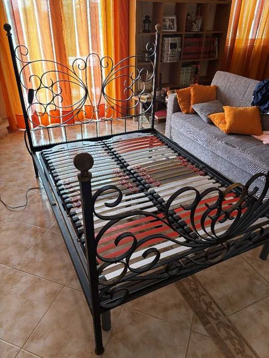 Cama em ferro com estrado articulado
