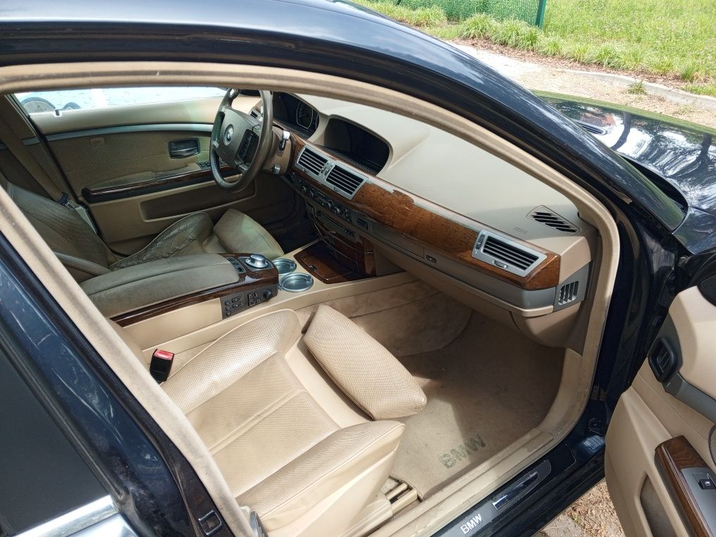 BMW E65 745i 333 KM bardzo bogate wyposażenie