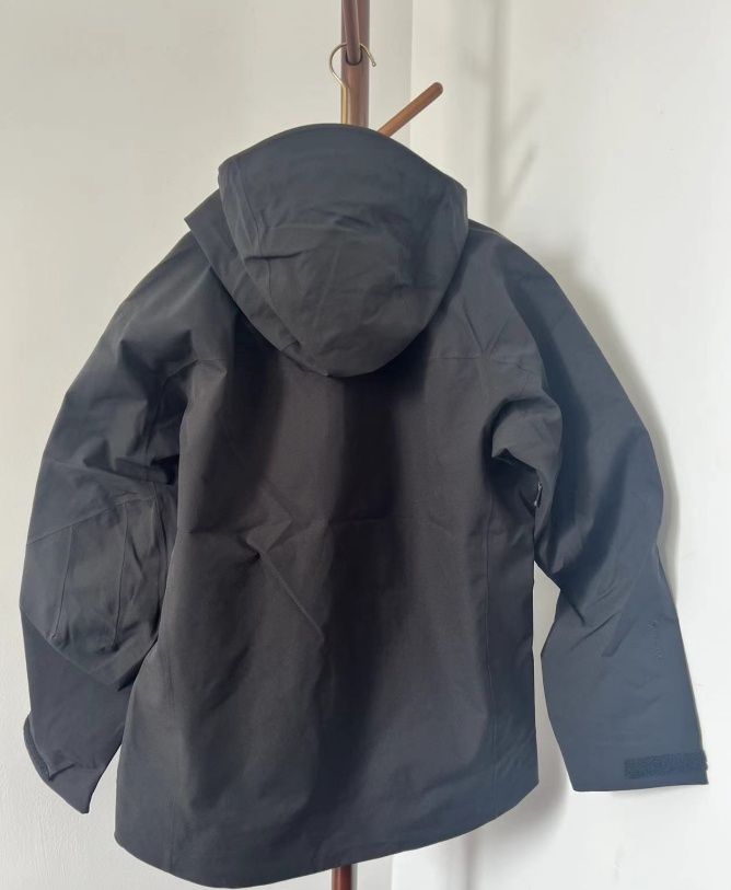 Arc’teryx alpha sv.