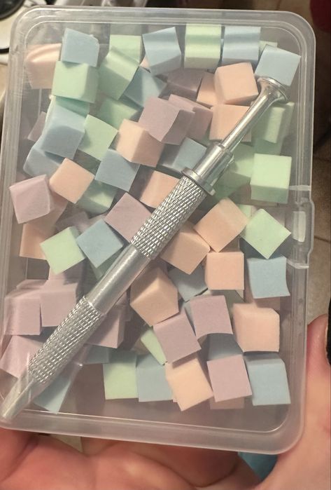 Zestaw gąbeczek do manicure + metalowy uchwyt