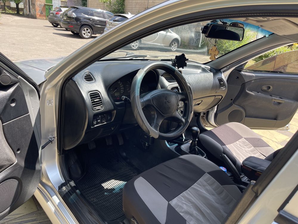 Mitsubishi Carisma 2002 мицубиси каризма