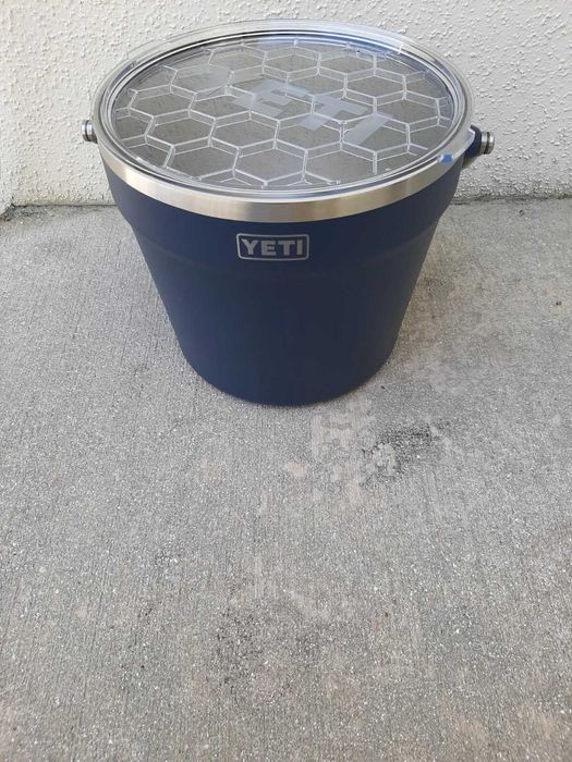 Balde de gelo Yeti Rambler Novo, para uso pessoal em bar.