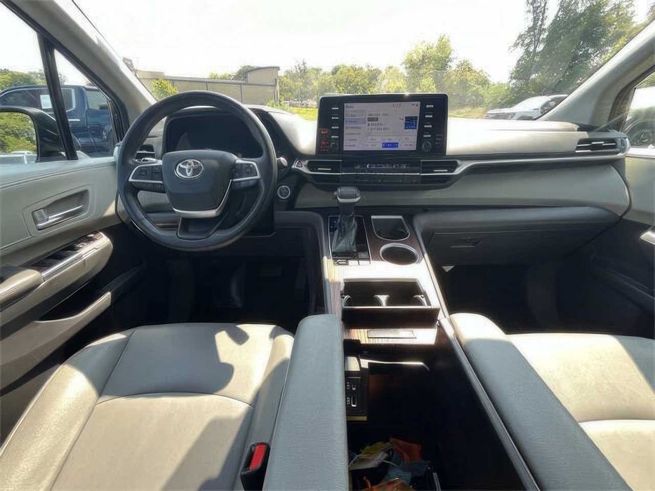 Toyota Sienna XLE 7-Passenger      2021