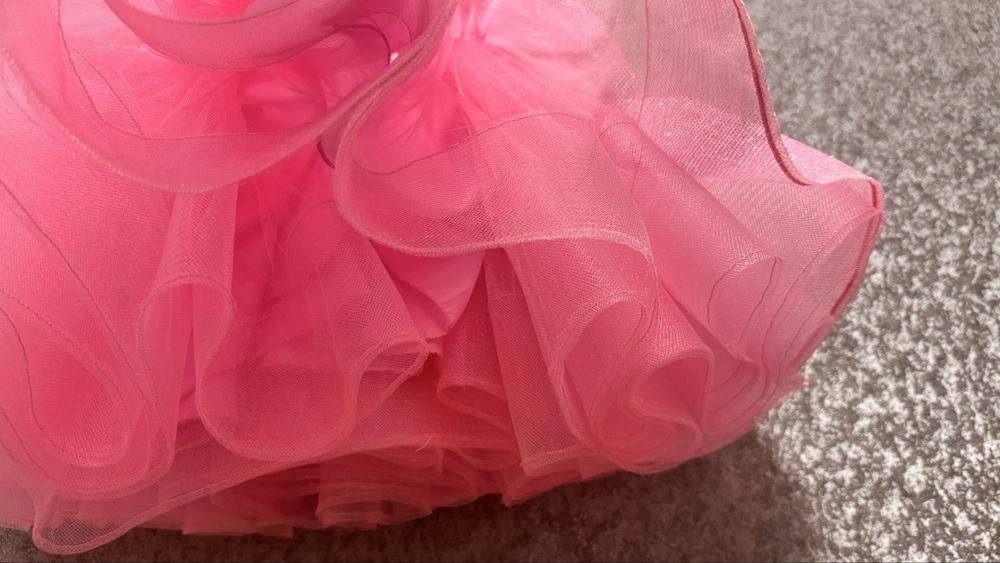 Пышное нарядное платье 104