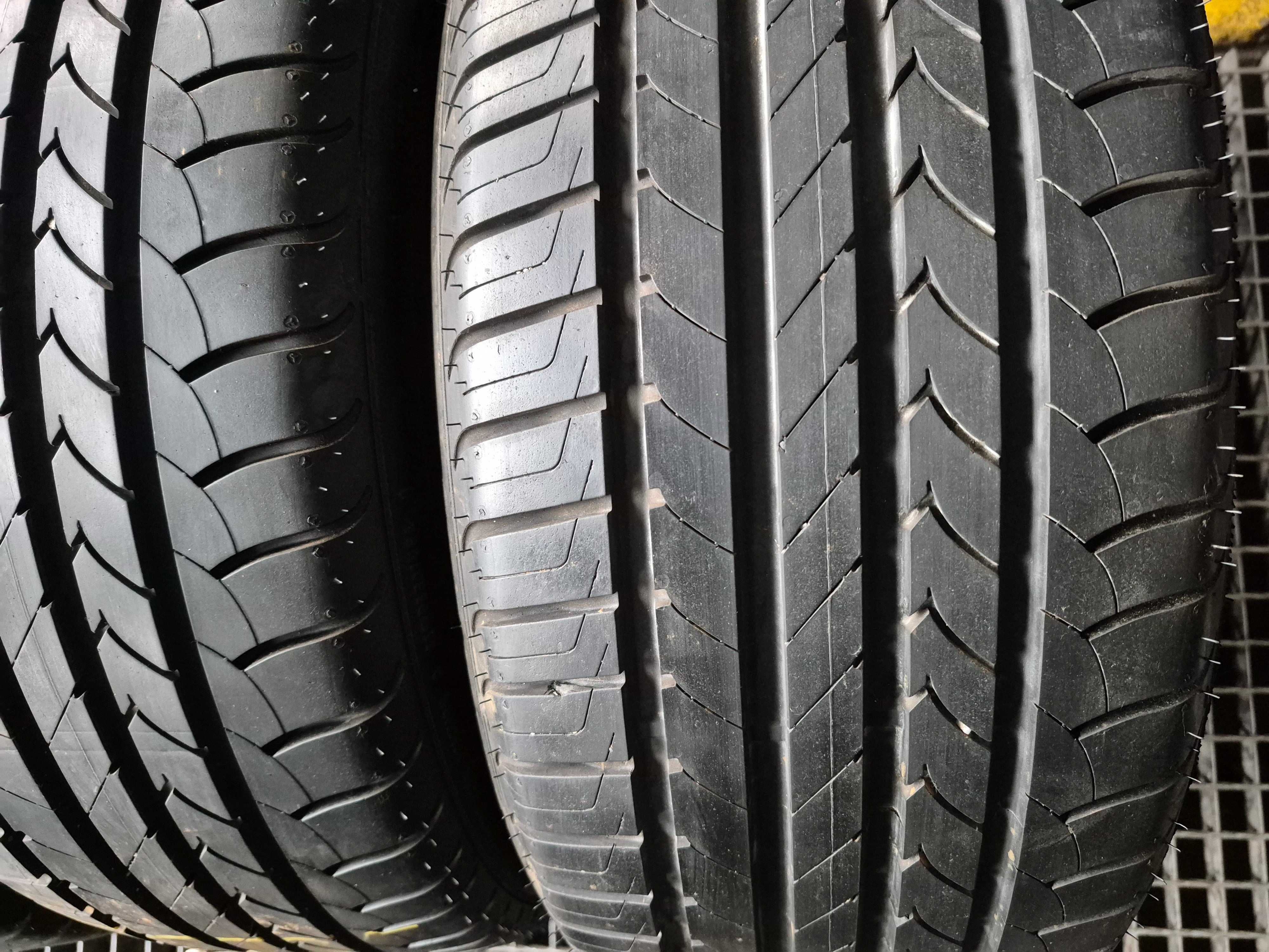 GOODYEAR   EFFICIENT   GRIP  215/40R17   7,5mm.