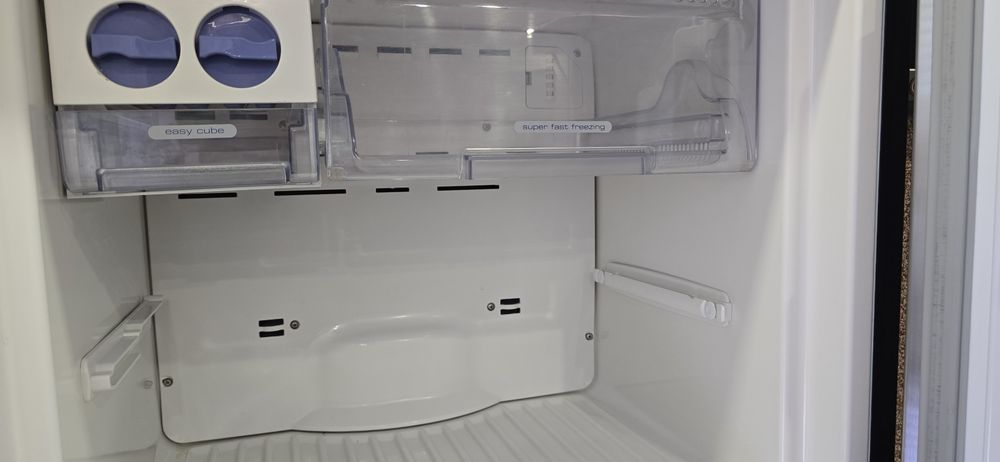 Продам холодильник Whirlpool ARC4170IX нержавейка