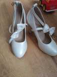 Buty ślubne z kokardą