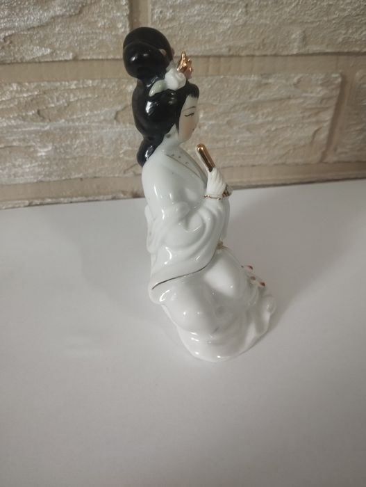 Статуетка гейши фарфорова
