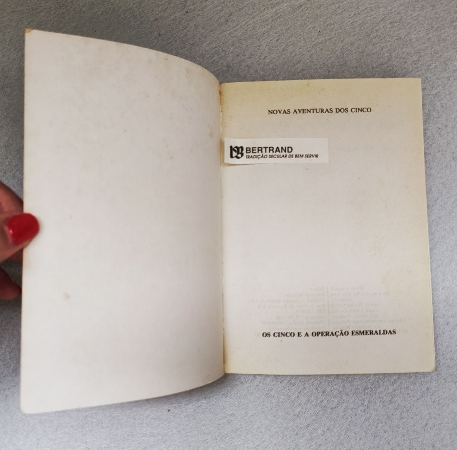 Livro "Os Cinco e a Operação Esmeraldas" de Enid Blyton