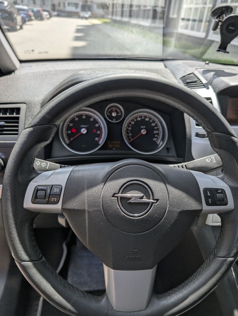 Opel Zafira 2010 року тільки що з Німеччини