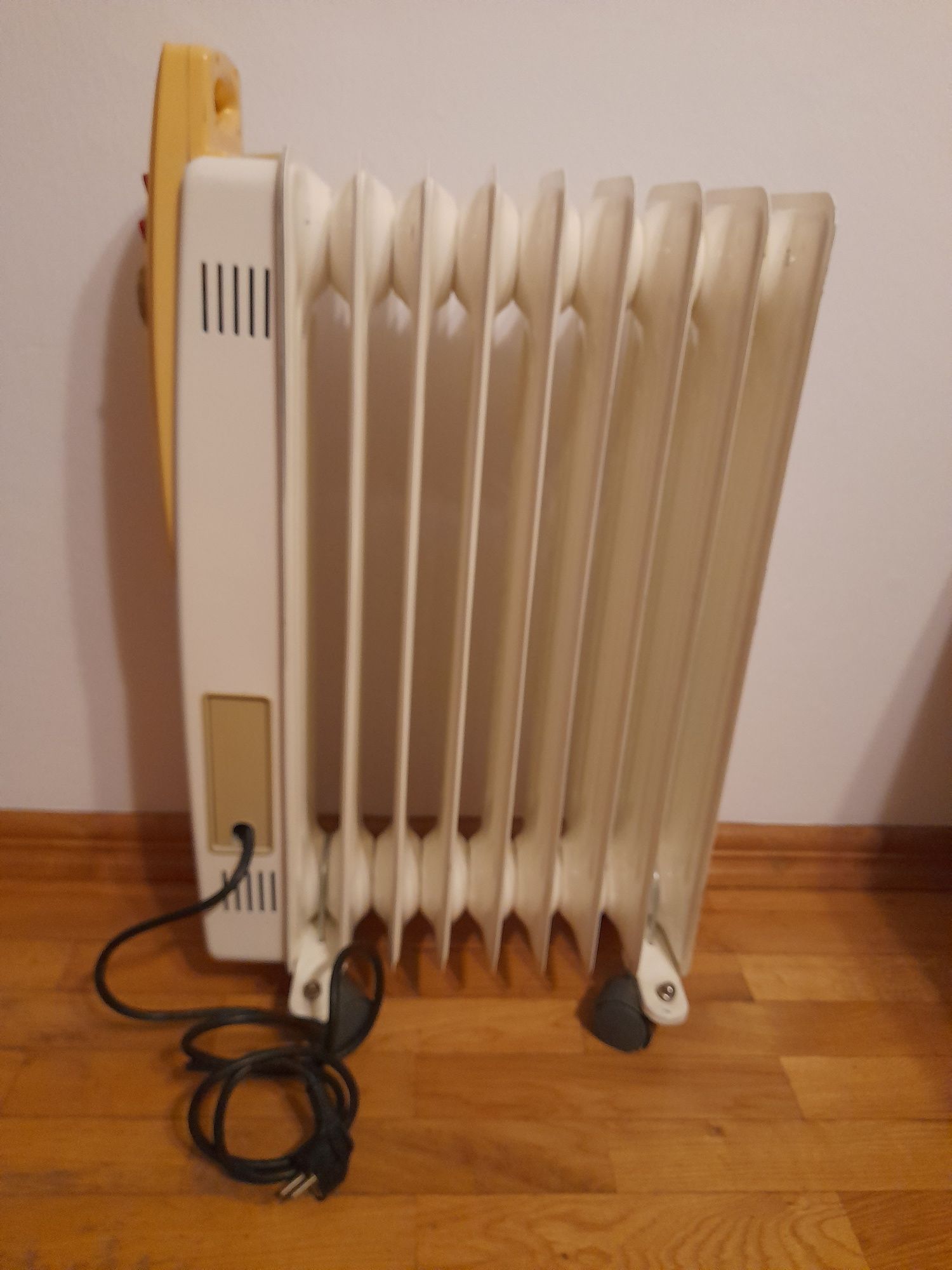 Grzejnik elektryczny, olejowy.