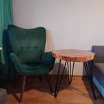 stolik wysokości 64 cm , średnica 61 cm gruby blat