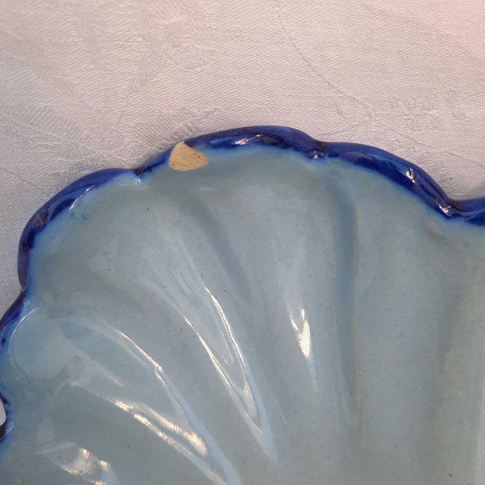 Prato grande e prato ondulado de ceramica , conjunto.