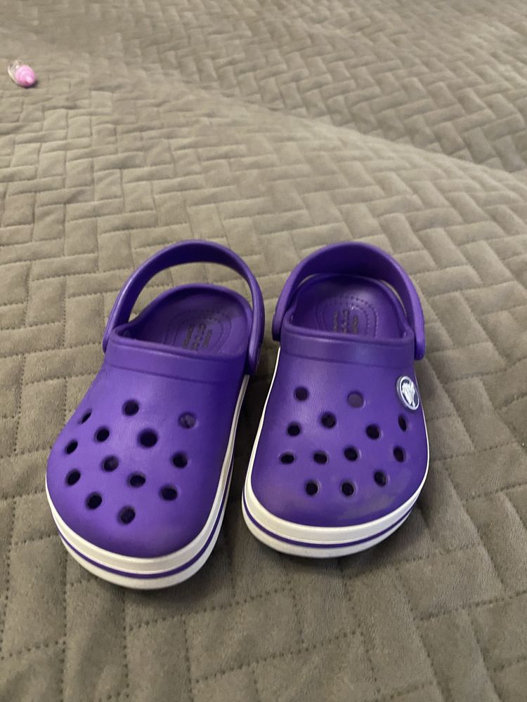 Crocs c7 фіолетові в гарному стані