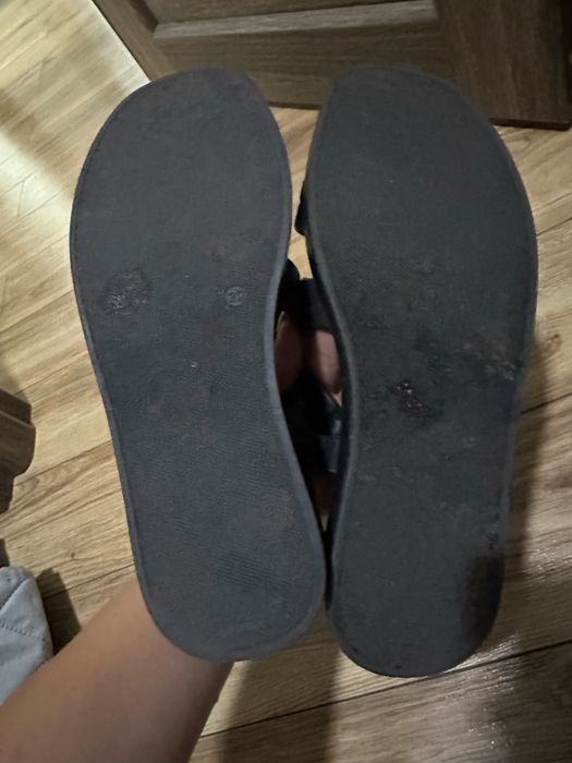 Сандалі шкіряні жіночі