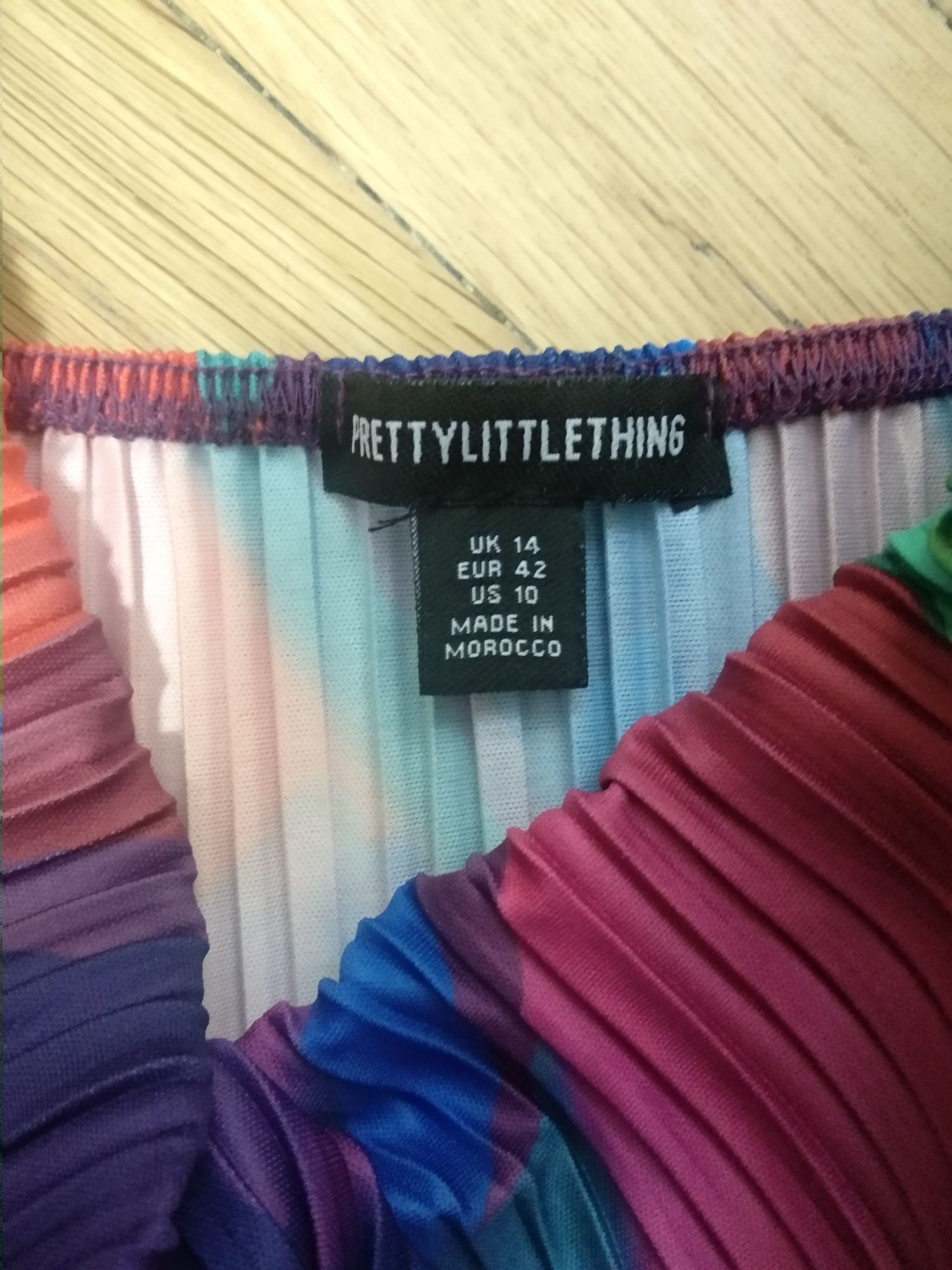 Długa letnia sukienka PrettyLittleThing