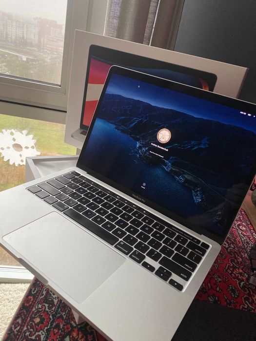 MacBook Pro 13” (M1, 8GB/256GB) Стан Ідеальний!