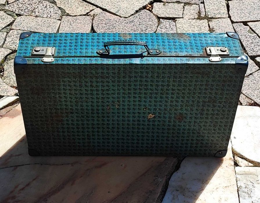 Mala antiga toda em chapa